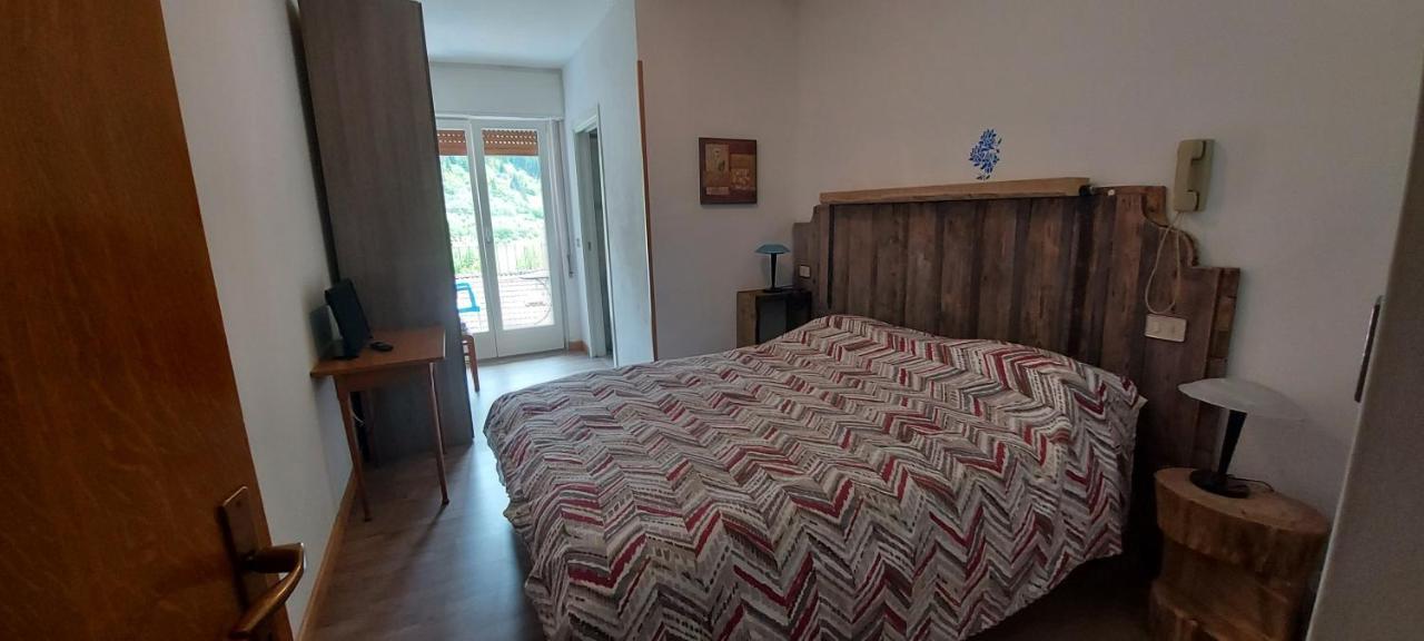 Albergo Vittoria Tiarno di Sopra Экстерьер фото